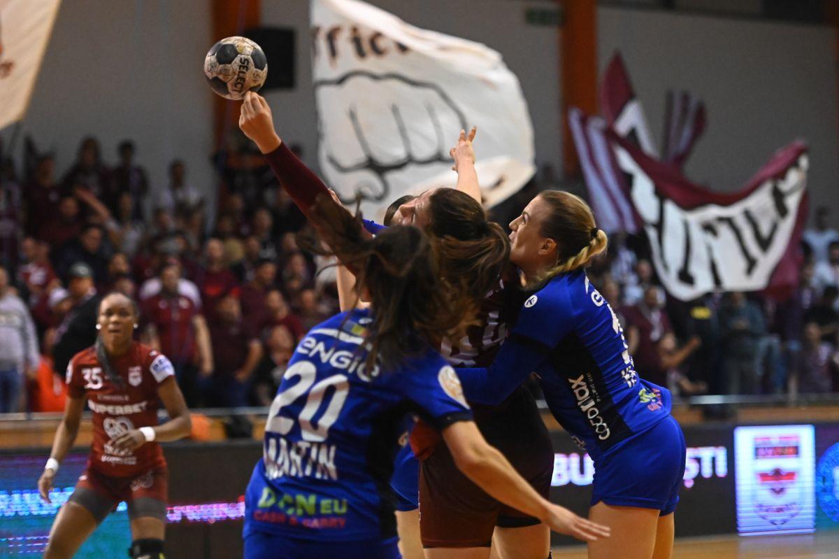 CSM București a câștigat derby-ul cu Rapid și reaprinde lupta la titlu în „Liga Florilor” » Cristina Neagu, imperială în fața fanilor giuleșteni