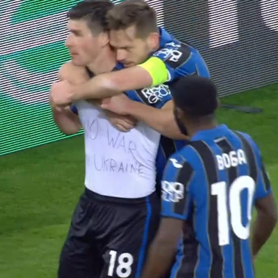 UEFA a scandalizat lumea fotbalului cu boicotul anti-război de la Napoli - Barcelona » Mesaj cenzurat la TV!