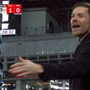 Reacția lui Xabi Alonso la bucuria lui Granit Xhaka după golul înscris în partida Leverkusen - Mainz, foto: captură de ecran YouTube Bundesliga