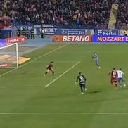 Cristian Săpunaru (39 de ani) a greșit flagrant în minutul 54 al meciului Poli Iași - Rapid, când giuleștenii erau în avantaj, scor 1-0 / FOTO: Captură TV @Orange Sport 1