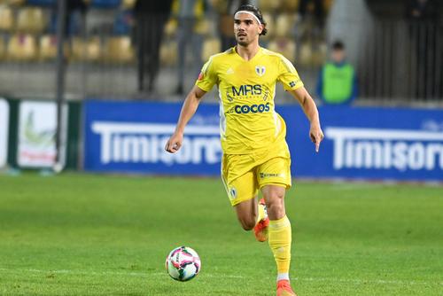 UTA Arad a învins-o pe Petrolul, scor 1-0, în runda cu numărul #27 din Superliga. Marian Huja (24 de ani), fundașul central al prahovenilor încă speră că echipa lui va ajunge în play-off. foto: Imago