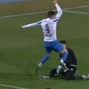 Cristian Săpunaru (39 de ani) a greșit flagrant în minutul 54 al meciului Poli Iași - Rapid, când giuleștenii erau în avantaj, scor 1-0 / FOTO: Captură TV @Orange Sport 1