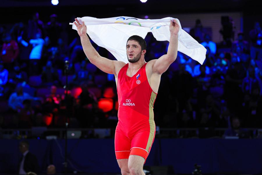 Rusul Abdulrashid Sadulaev / foto: Imago Images Scandal cu ecou! „Tancul” rusesc respins și pe aeroportul din București a primit interzis pentru Jocurile Olimpice » De ce e acuzat dublul campion olimpic