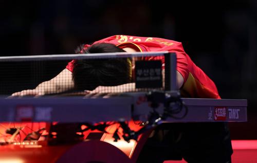 Wang Chuqin, epuizat după victoria Chinei cu Coreea de Sud. Foto: Imago