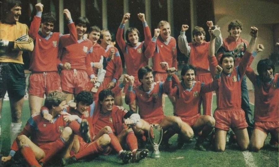 Fotografia postată de FCSB în ziua în care Steaua sărbătorește 37 de ani de la câștigarea Supercupei Europei, foto: facebook FCSB FCSB, la 37 de ani de când Steaua a câștigat Supercupa Europei: „Uriașii fotbaliști care au îmbrăcat tricoul Stelei”