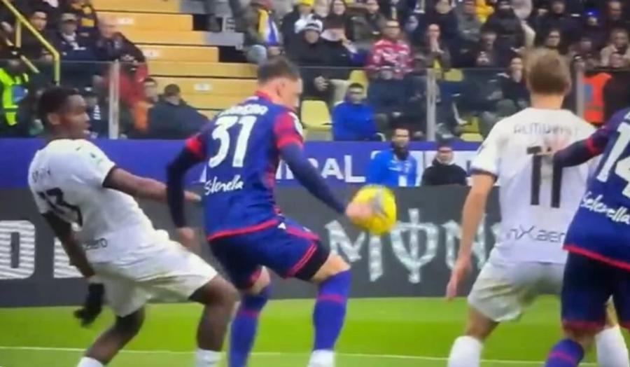 Faza la care arbitrul Rosario Abisso sancționează cu penalty hențul lui Beukema, în duelul cu Bonny „Centralul” de la debutul lui Chivu la Parma va primi o suspendare mare! » Ce a hotărât Asociația Arbitrilor