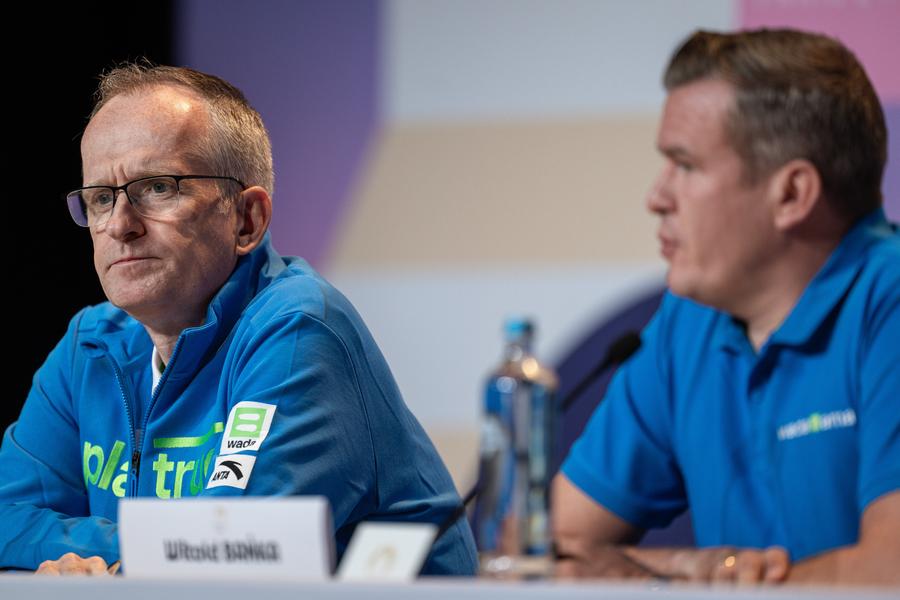 James Ftizgerald la o conferință de presă FOTO Imago Images Replici dure de la distanță între purtătorul de cuvânt al WADA și șeful luptei antidoping din SUA în cazul lui Jannik Sinner: „Au încheiat o înțelegere urât mirositoare”