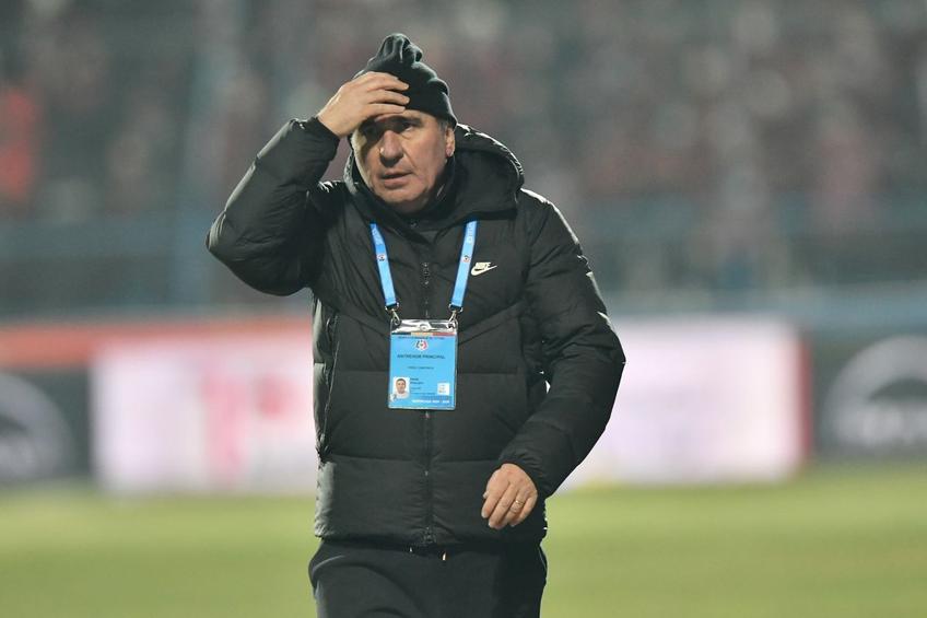 Gică Hagi în timpul meciului Farul - Rapid