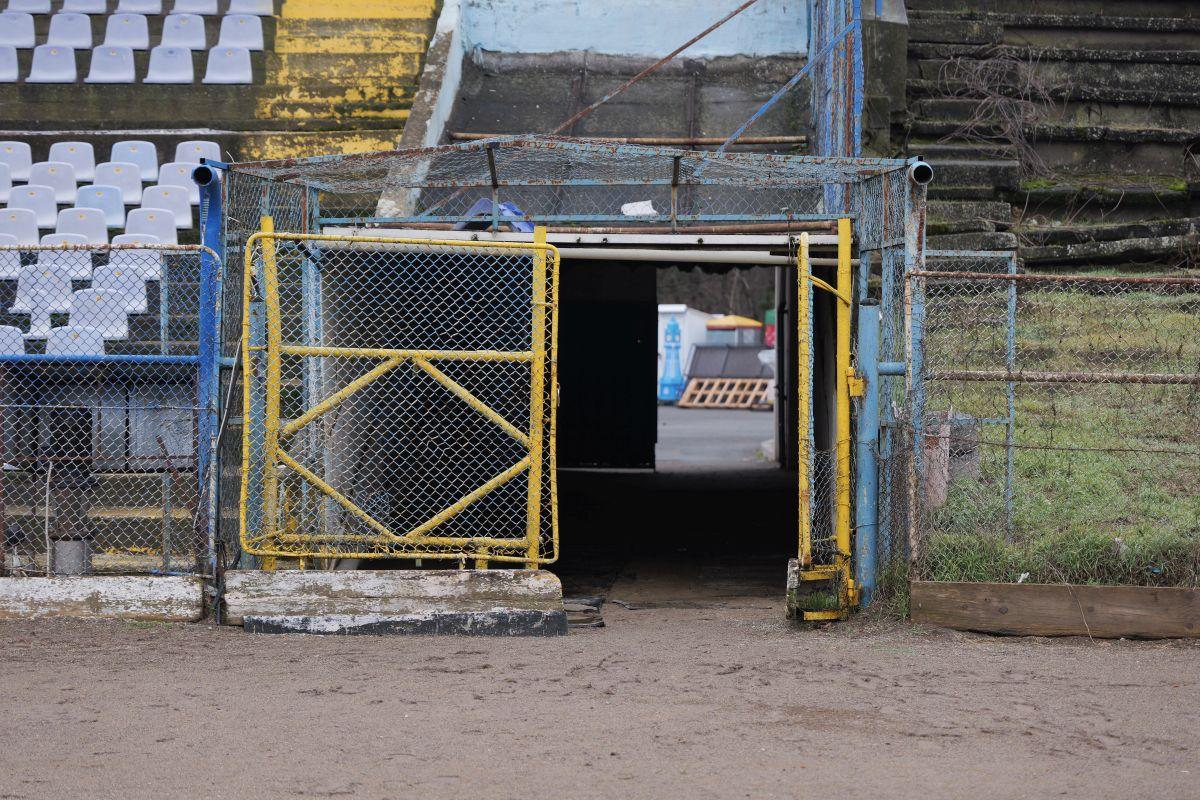 Stadionul din Brăila, printre ruine și vegetație: imagini dezarmante cu arena de 20.000 de locuri din România - februarie 2026
