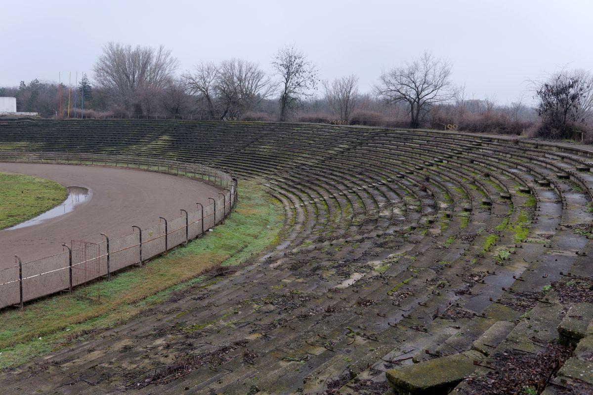 Stadionul de 20.000 de locuri din România se descompune! Reportaj GSP pe arena abandonată de autorități: nimeni nu o mai poate salva!