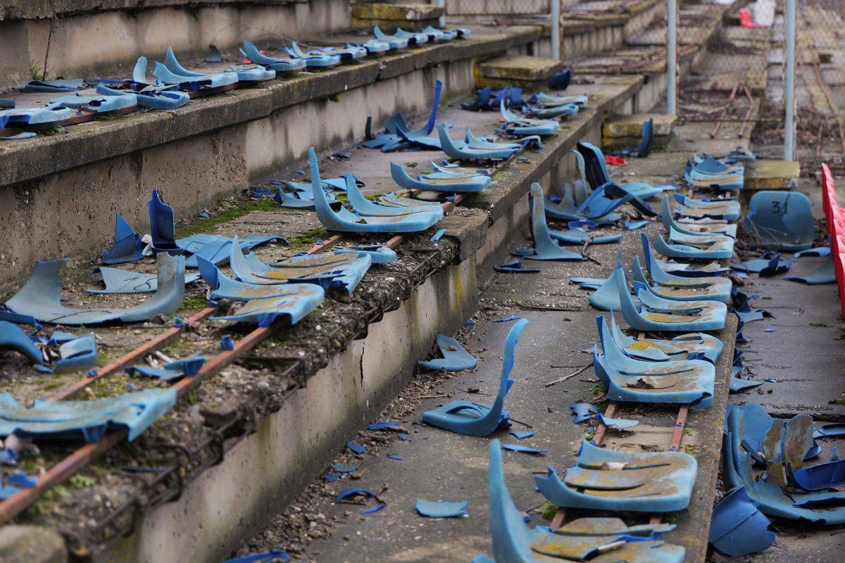 Stadionul din Brăila, printre ruine și vegetație: imagini dezarmante cu arena de 20.000 de locuri din România - februarie 2026