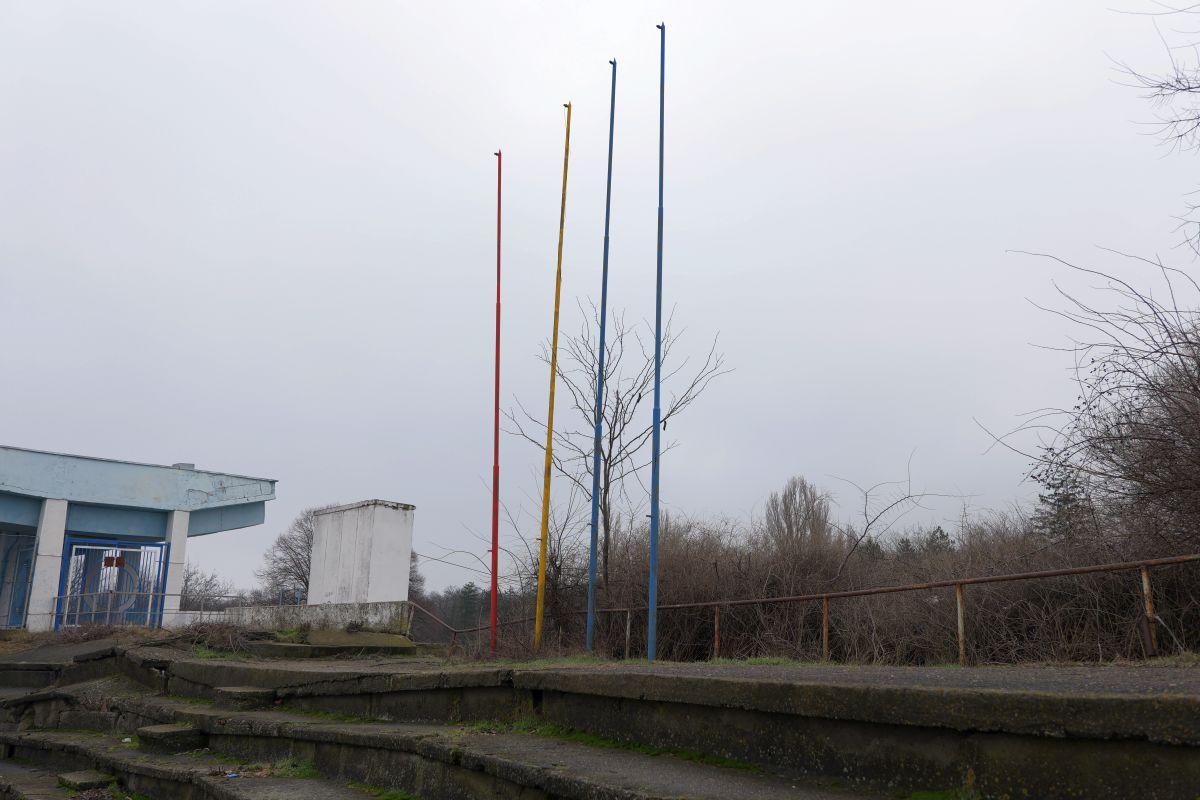 Stadionul din Brăila, printre ruine și vegetație: imagini dezarmante cu arena de 20.000 de locuri din România - februarie 2026