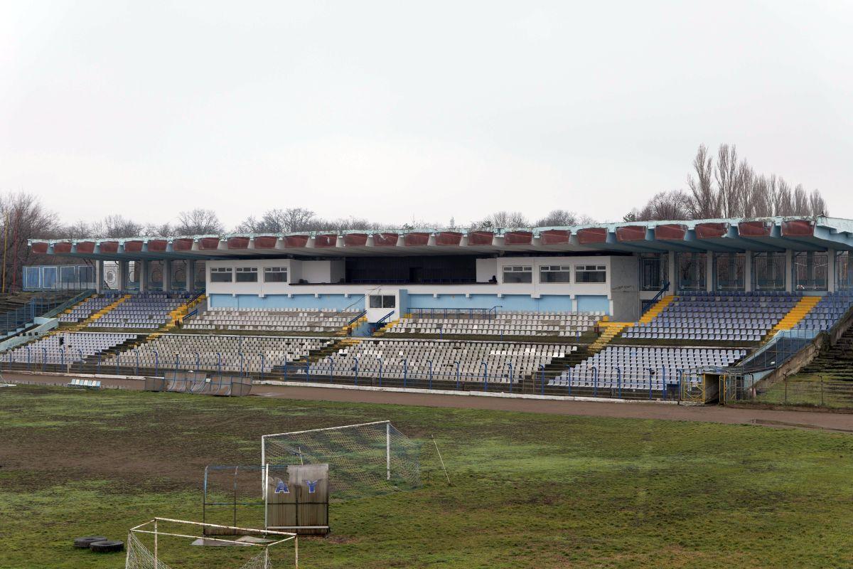 Stadionul din Brăila, printre ruine și vegetație: imagini dezarmante cu arena de 20.000 de locuri din România - februarie 2026