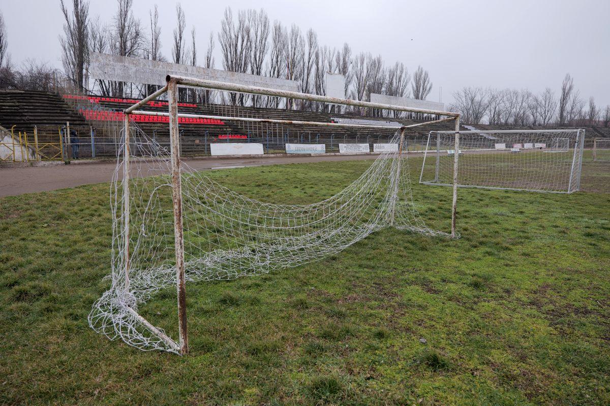 Stadionul din Brăila, printre ruine și vegetație: imagini dezarmante cu arena de 20.000 de locuri din România - februarie 2026