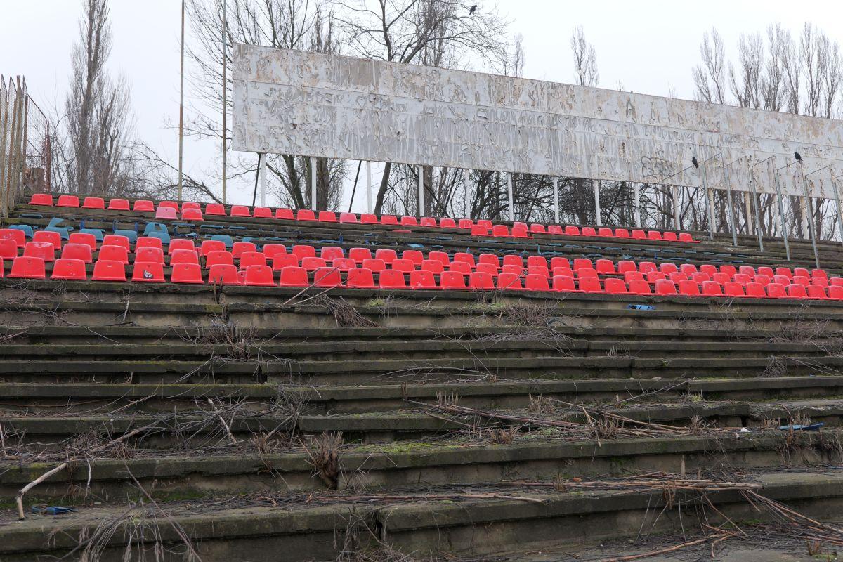 Stadionul din Brăila, printre ruine și vegetație: imagini dezarmante cu arena de 20.000 de locuri din România - februarie 2026