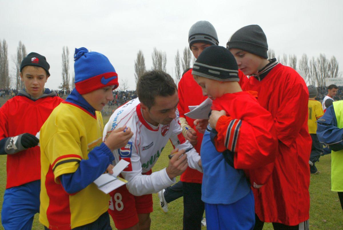 Când FCSB și Dinamo au jucat la Brăila: imagini din alte timpuri de pe „Municipalul” brăilean