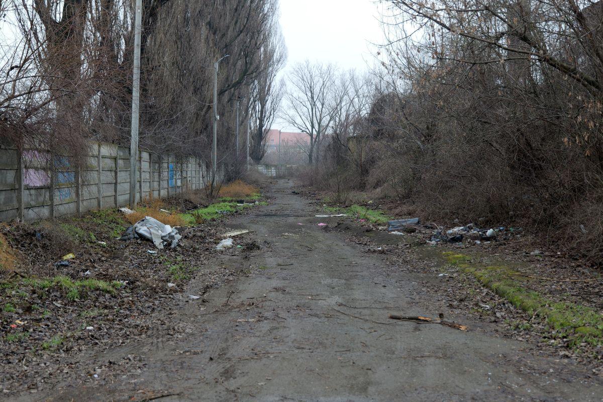 Stadionul din Brăila, printre ruine și vegetație: imagini dezarmante cu arena de 20.000 de locuri din România - februarie 2026