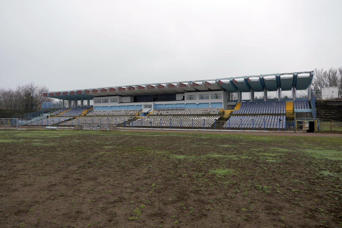Stadionul din Brăila, printre ruine și vegetație: imagini dezarmante cu arena de 20.000 de locuri din România - februarie 2026
