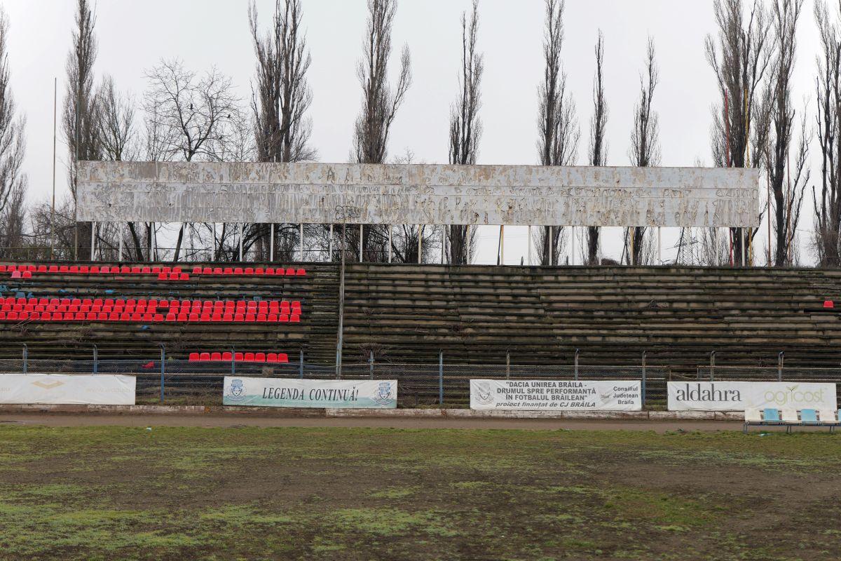 Stadionul din Brăila, printre ruine și vegetație: imagini dezarmante cu arena de 20.000 de locuri din România - februarie 2026
