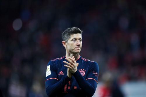 Lewandovski a donat un milion de euro și acceptă acum o reducere de 20 la sută din salariu. El câștigă 15 milioane pe an // Sursa: Getty