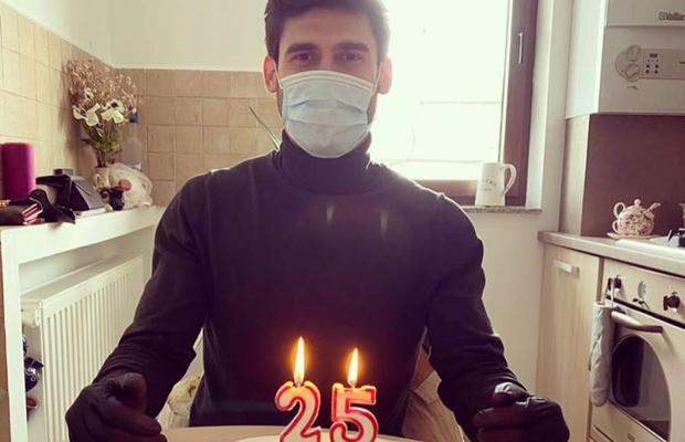 CORONAVIRUS. Poza zilei în Liga 1: ce tort a primit Robert Hodorogea