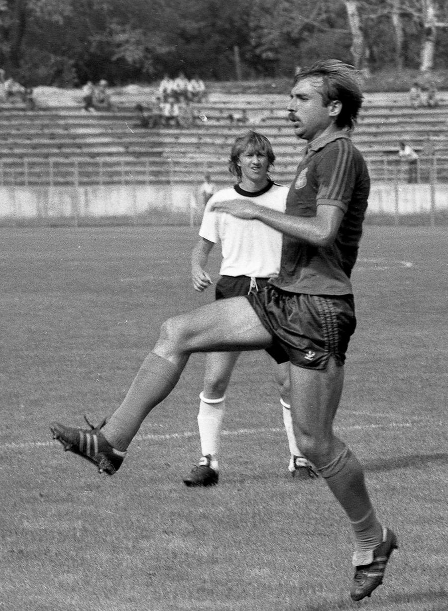 Mihail Majearu Cum au fost create marile echipe ale anilor '80? » Episodul 2: Steaua, viteziștii Europei - Performanțe uluitoare cu numai 13 fotbaliști de bază