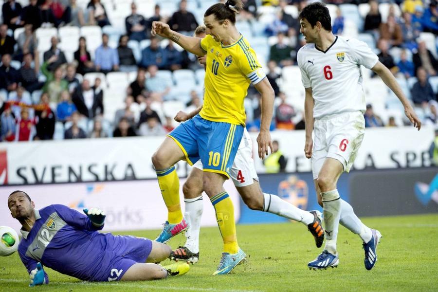 Naumovski l-a înfruntat pe marele Zlatan Ibrahimovic, într-un amical Suedia - Macedonia din 2013. foto: Imago Images Macedoneanul cu 40 de meciuri în România a prefațat duelul de joi: „Ei doi sunt cei mai periculoși, iar Pandev o să vă dea gol”