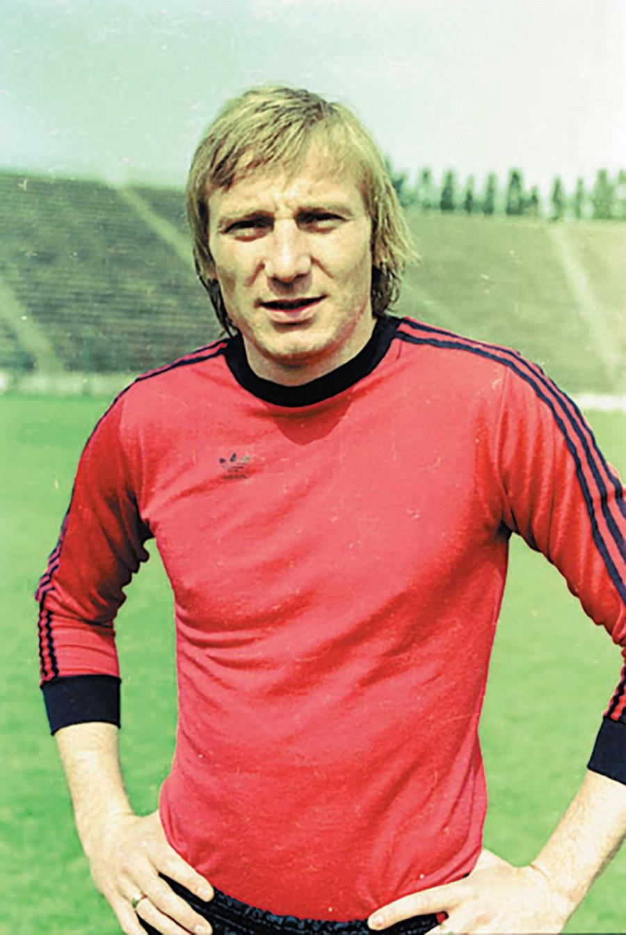 Adrian Bumbescu Cum au fost create marile echipe ale anilor '80? » Episodul 2: Steaua, viteziștii Europei - Performanțe uluitoare cu numai 13 fotbaliști de bază