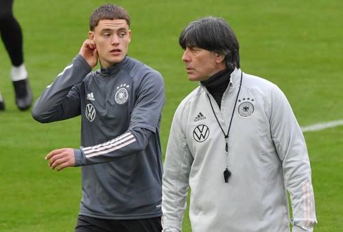 Joachim Low, selecționerul Germaniei, nu concepe altceva decât victorii pe linie cu Islanda, mâine, contra României, duminică, și împotriva Macedoniei de Nord, pe 31 martie.  Foto: Imago
