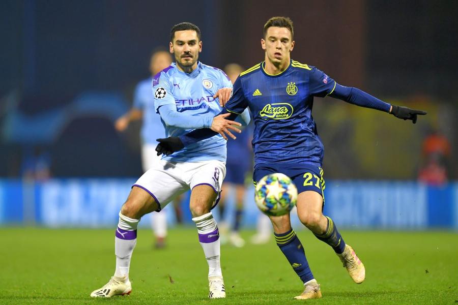 Nikola Moro (dreapta), în duel cu Ilkay Gundogan în Liga Campionilor // foto: Guliver/gettyimages Alegere-surpriză » Fotbalistul român pus de Marca în TOP 10 „bijuterii” de urmărit la EURO: „Una dintre marile promisiuni ale țării”