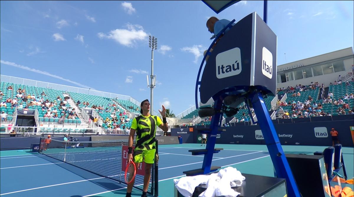 Scene reprobabile la Miami: a lovit un copil de mingi, dar nu a fost descalificat! Adversarul a răbufnit în fața arbitrului
