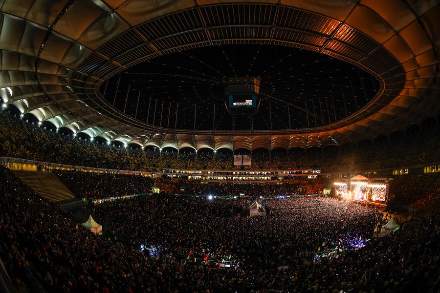 Peste 35.000 de oameni au participat pe 12 martie pe Arena Națională la cel mai mare concert caritabil din România pentru sprijinirea poporului ucrainean FOTO Facebook Saga Festival FCSB și-a făcut calculele » Stadionul ales să găzduiască o eventuală finală pentru titlu: „Fierbe pentru noi. Suntem din nou Steaua!”