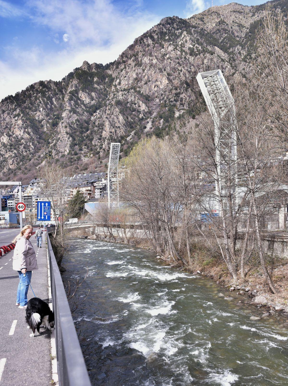 Banner-ul roșu, dezinteres local și pregătiri pentru invazia românilor înaintea meciului cu Andorra, din preliminariile EURO