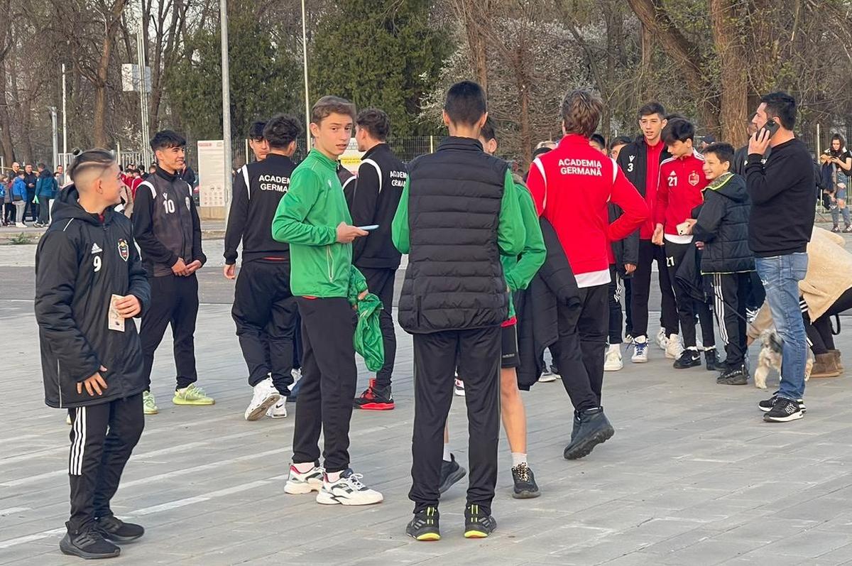 Copii veniți la stadion + poze din meciul România U21 - Portugalia U21