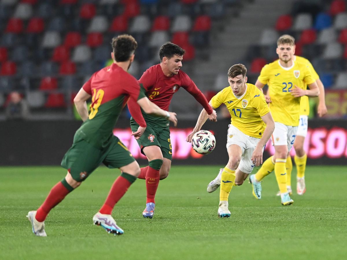 Copii veniți la stadion + poze din meciul România U21 - Portugalia U21
