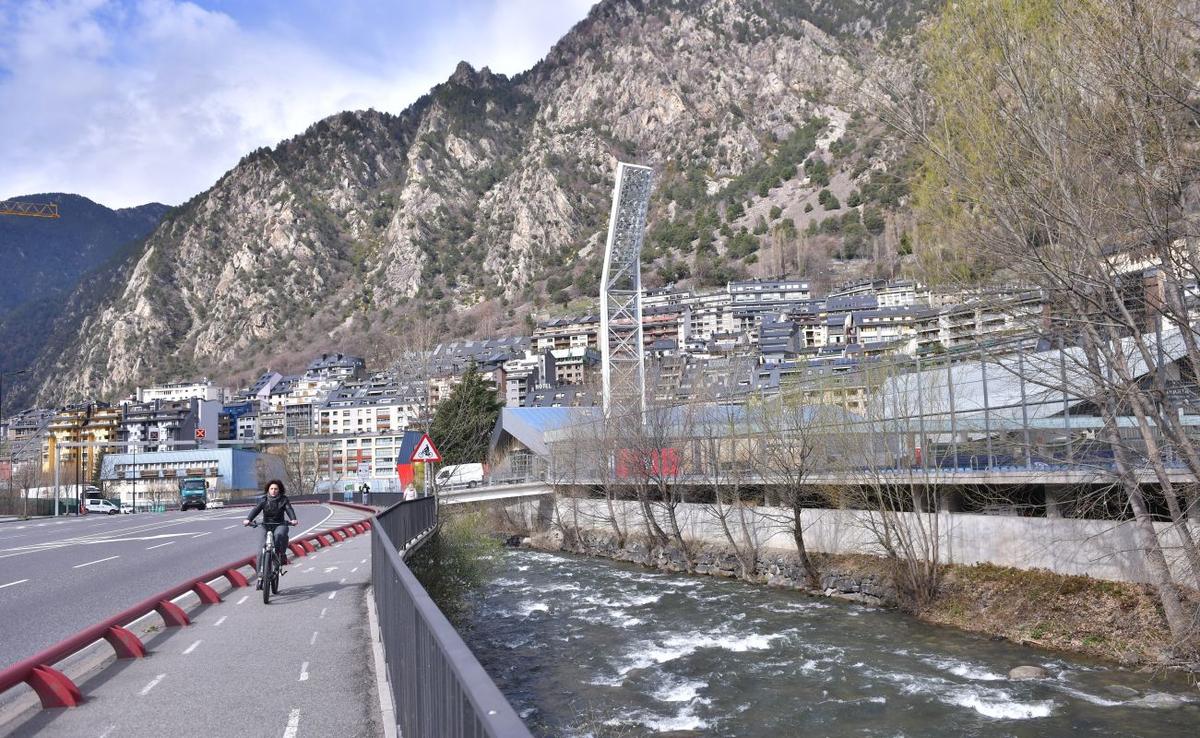 Banner-ul roșu, dezinteres local și pregătiri pentru invazia românilor înaintea meciului cu Andorra, din preliminariile EURO
