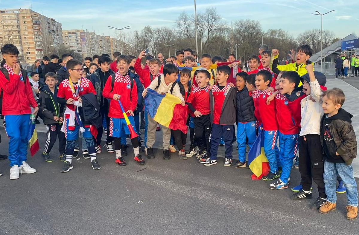 Copii veniți la stadion + poze din meciul România U21 - Portugalia U21