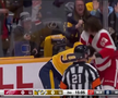 Filip Forsberg (Nashville Predators) și Moritz Seider (Detroit Red Wings) FOTO: captură video