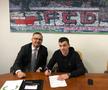 Asistându-l pe Dan Nistor, unul dintre jucătorii impresariați de el, la semnarea actelor cu Dinamo