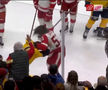 Filip Forsberg (Nashville Predators) și Moritz Seider (Detroit Red Wings) FOTO: captură video