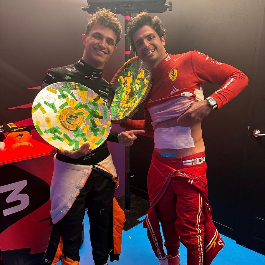 De pe patul de spital, la victorie în Australia cu bandajul pe abdomen! Cum s-a recuperat Carlos Sainz după operația de apendicită: „O nebunie”