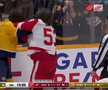 Filip Forsberg (Nashville Predators) și Moritz Seider (Detroit Red Wings) FOTO: captură video
