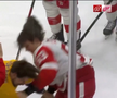 Filip Forsberg (Nashville Predators) și Moritz Seider (Detroit Red Wings) FOTO: captură video