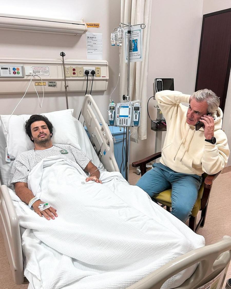 De pe patul de spital, la victorie în Australia cu bandajul pe abdomen! Cum s-a recuperat Carlos Sainz după operația de apendicită: „O nebunie”