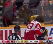 Filip Forsberg (Nashville Predators) și Moritz Seider (Detroit Red Wings) FOTO: captură video