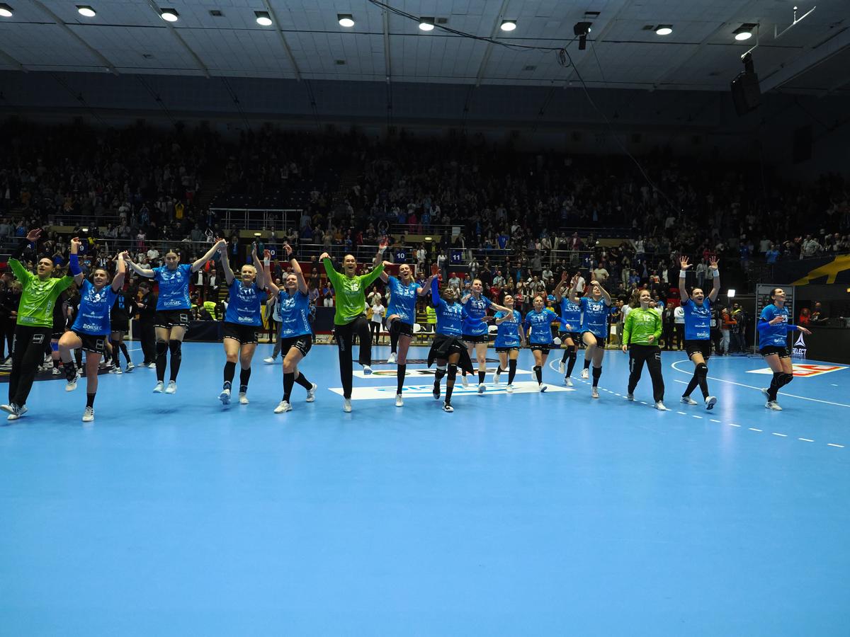 CSM București câștigă și returul cu Krim și se califică în „sferturile” Ligii Campionilor
