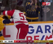 Filip Forsberg (Nashville Predators) și Moritz Seider (Detroit Red Wings) FOTO: captură video