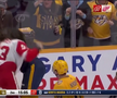 Filip Forsberg (Nashville Predators) și Moritz Seider (Detroit Red Wings) FOTO: captură video