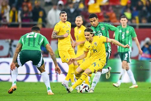 Ianis Hagi, în acțiune cu Irlanda de Nord // foto: Raed Krishan, GSP