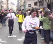 Cursa ospătarilor a revenit la Paris după 13 ani FOTO: 
Associated Press